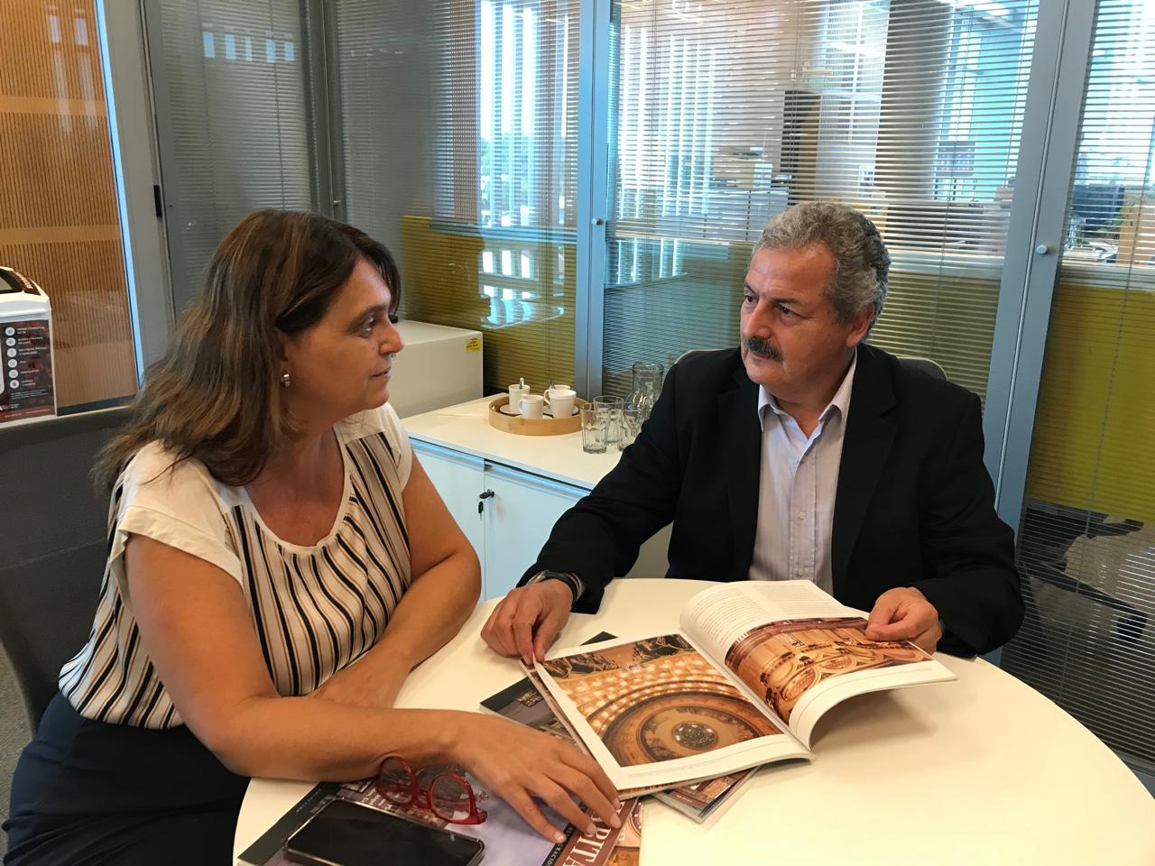 EL DIRECTOR DE LA REVISTA HABITAT VISITÓ A LA DIRECTORA GENERAL DE CULTOS DE LA CABA - Imagen 1