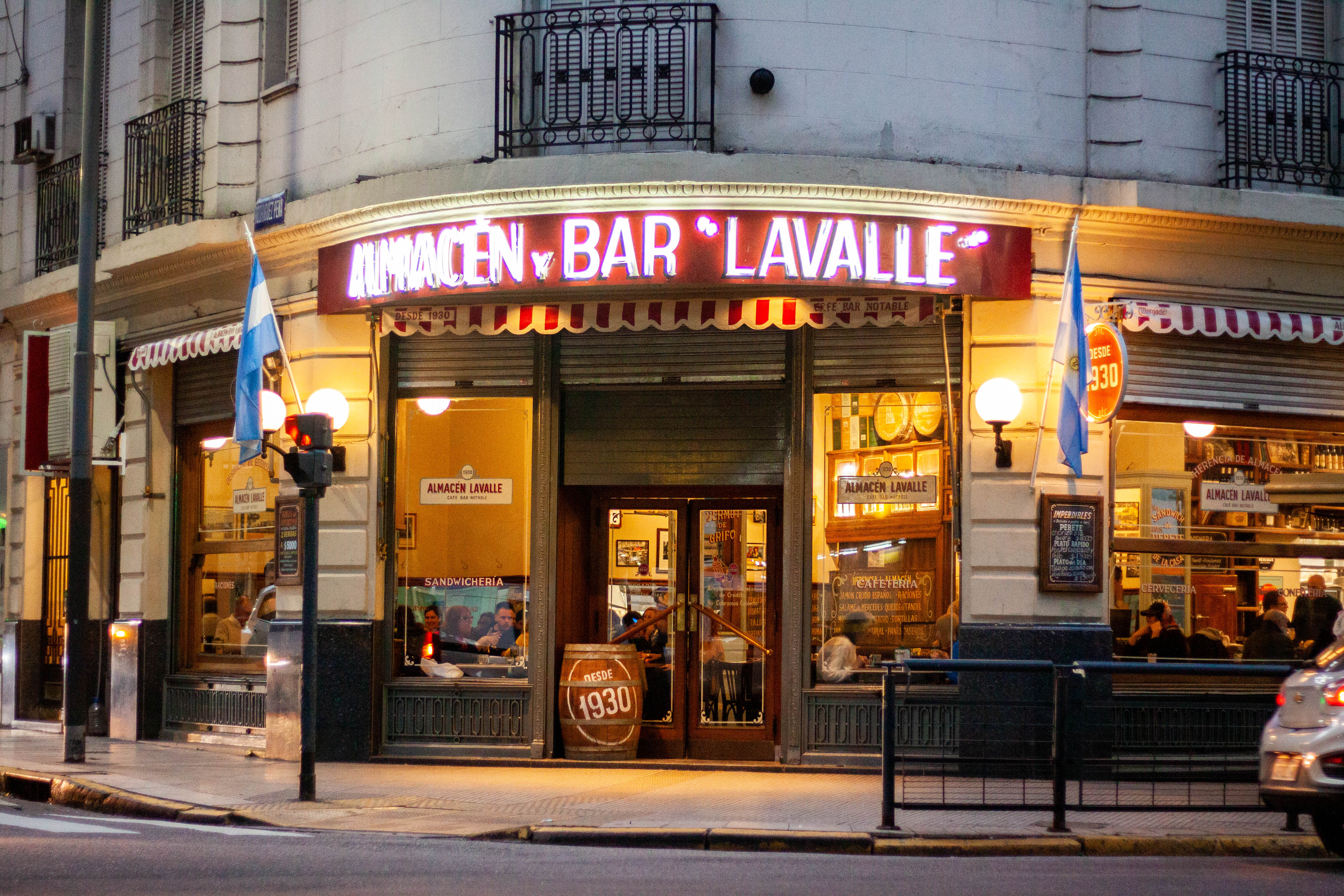 Llega el Día de la Barra de la Esquina a los Bares Notables de Buenos Aires - Imagen 1