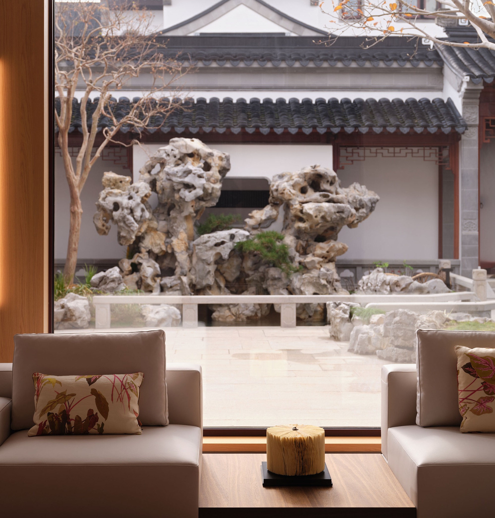 Pingmenli Private Residence interior by Z+H Renhai Design