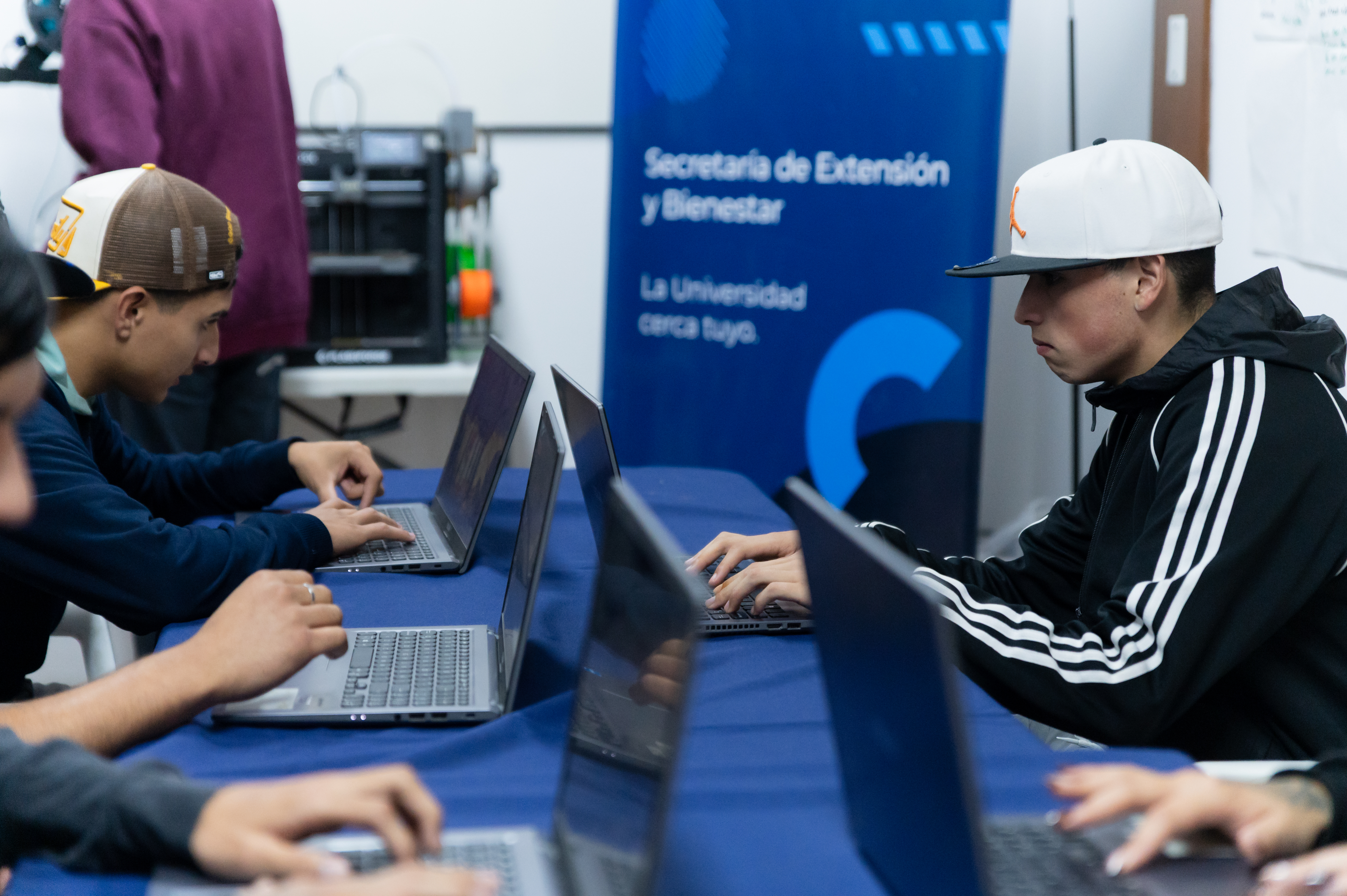 Jóvenes del programa Involucrados exploraron el mundo de la ciencia y la tecnología - Imagen 2