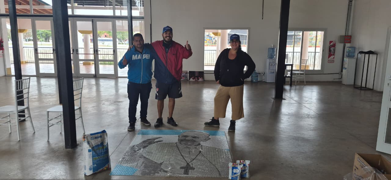 A un año de su fallecimiento, inauguran dos murales en homenaje al papa Francisco con foco en arte y durabilidad urbana - Imagen 1