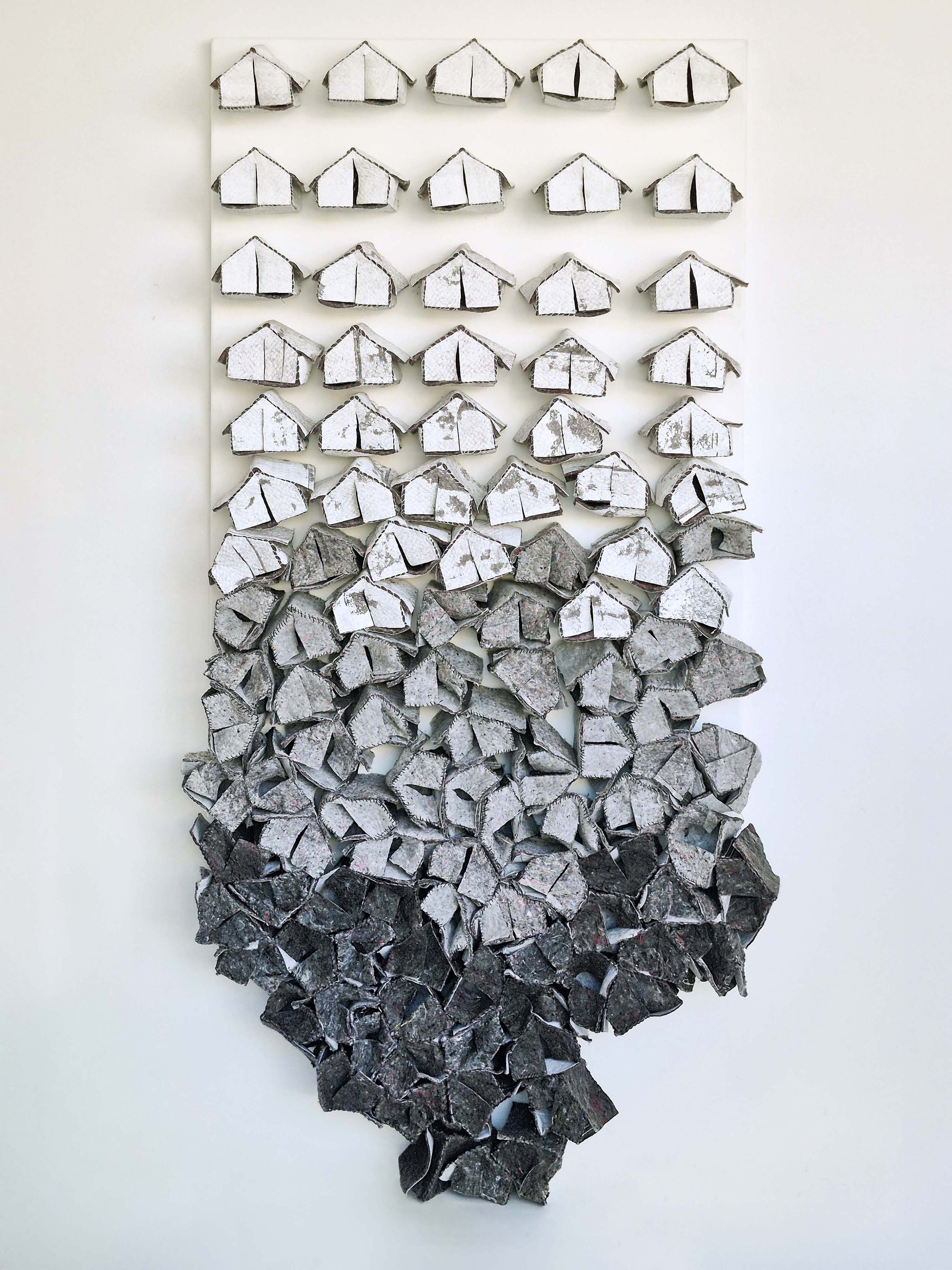 2&deg; Premio T&eacute;cnica Artesanal, Mar&iacute;a Jimena Cabello. No Es Un Camping Iii. Serie No Es Un Camping, 2025. Costura a Mano. Estampa Por Sublimaci&oacute;n Y Serigraf&iacute;a